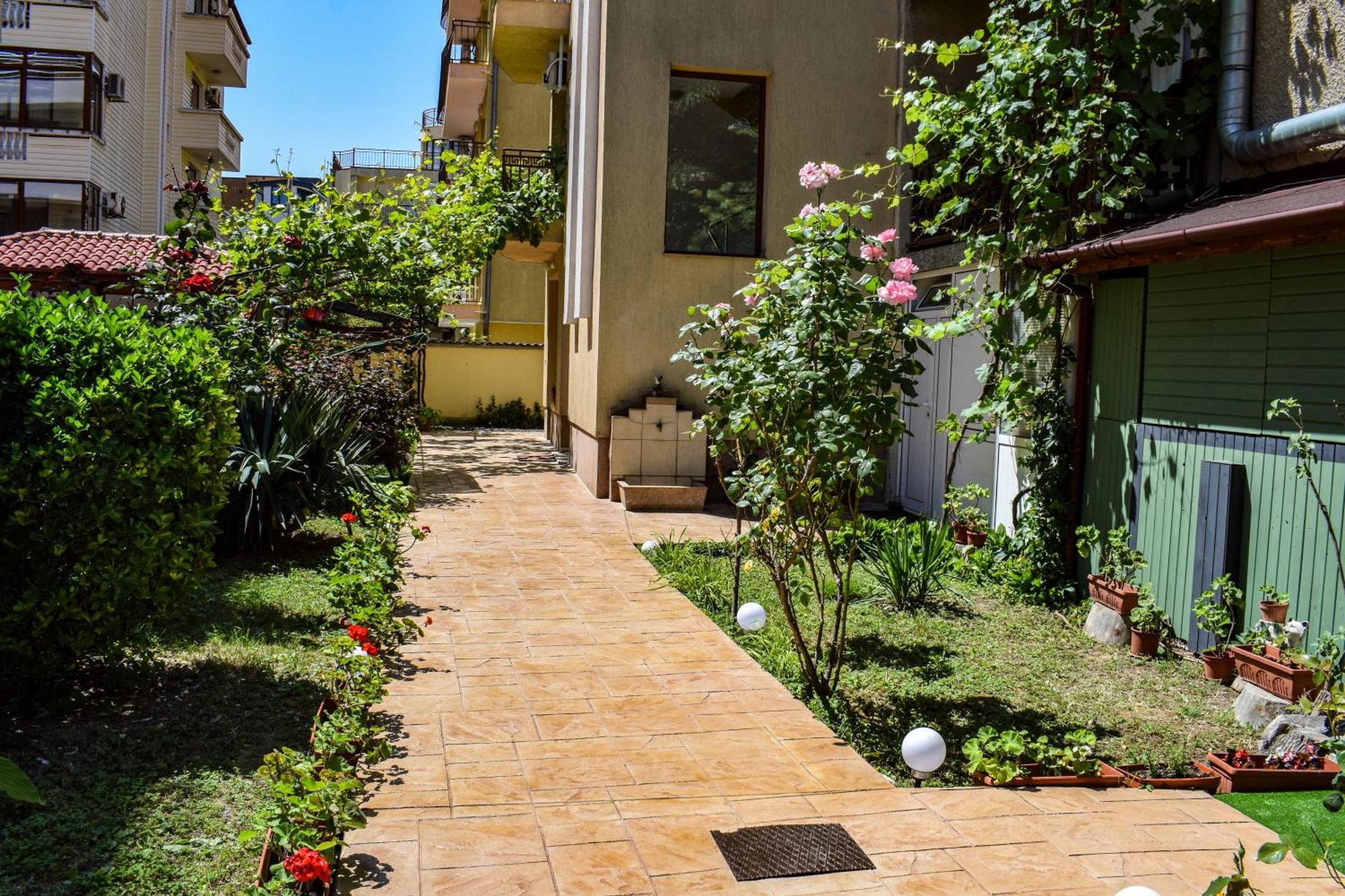 Family Hotel Friends Primorsko Exterior foto