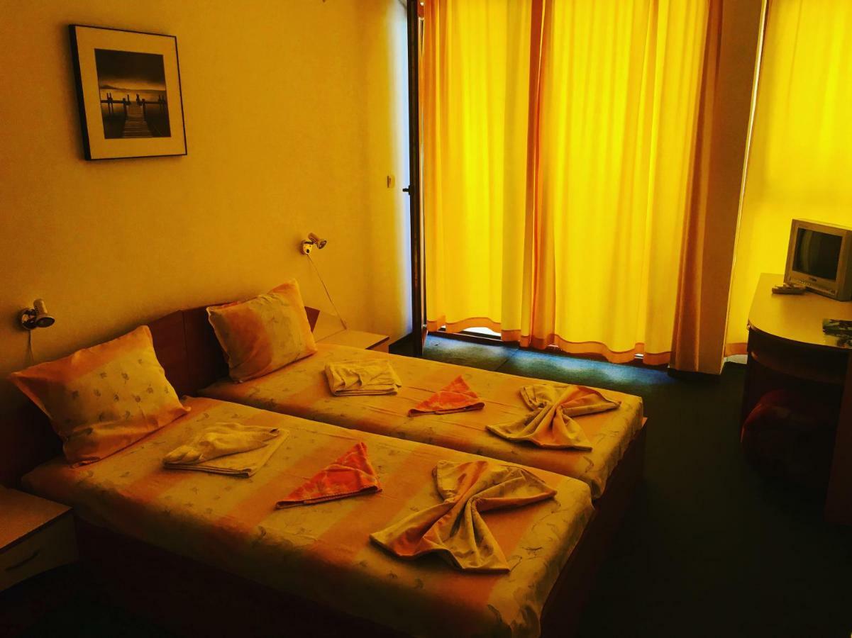 Family Hotel Friends Primorsko Exterior foto